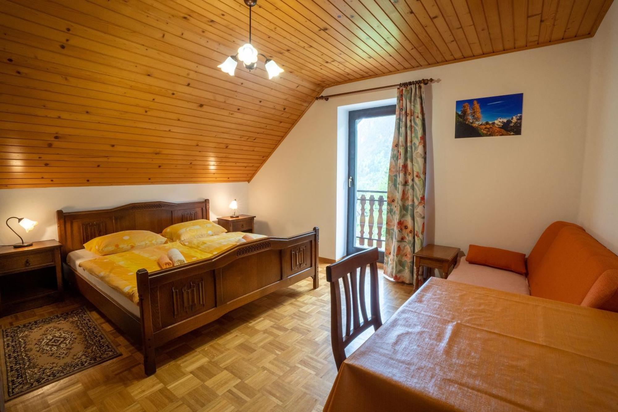 Apartments and rooms Kravanja Trenta Kamer foto