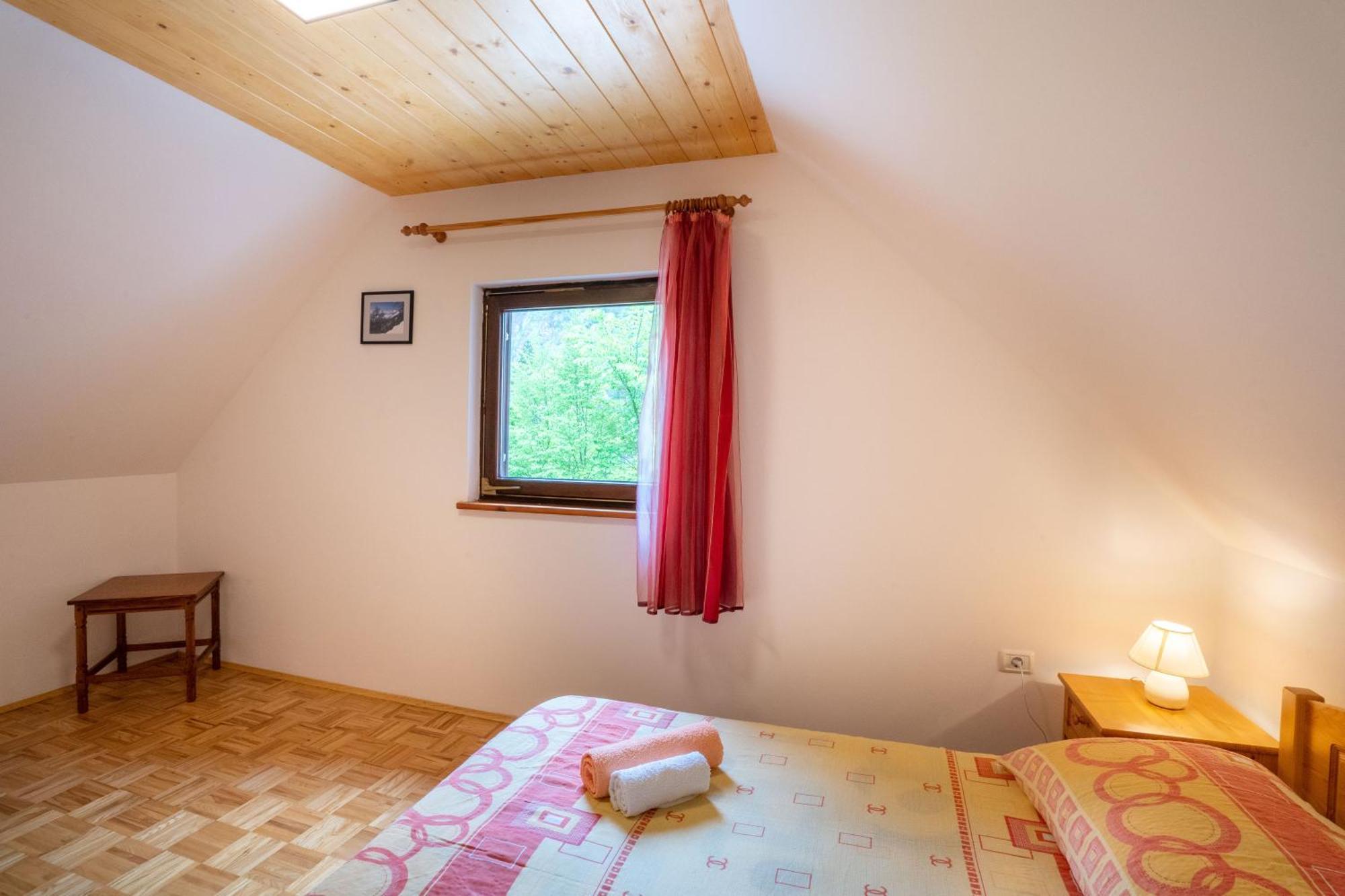 Apartments and rooms Kravanja Trenta Kamer foto