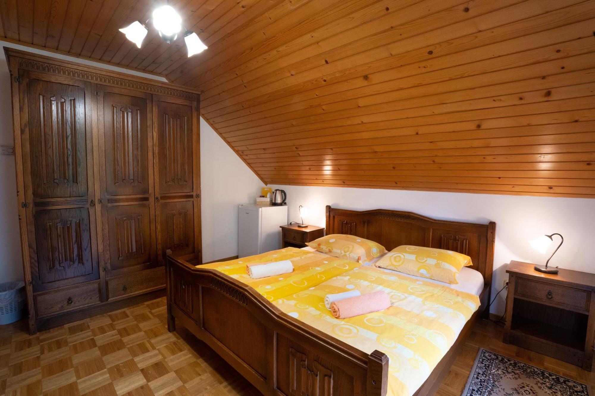 Apartments and rooms Kravanja Trenta Kamer foto