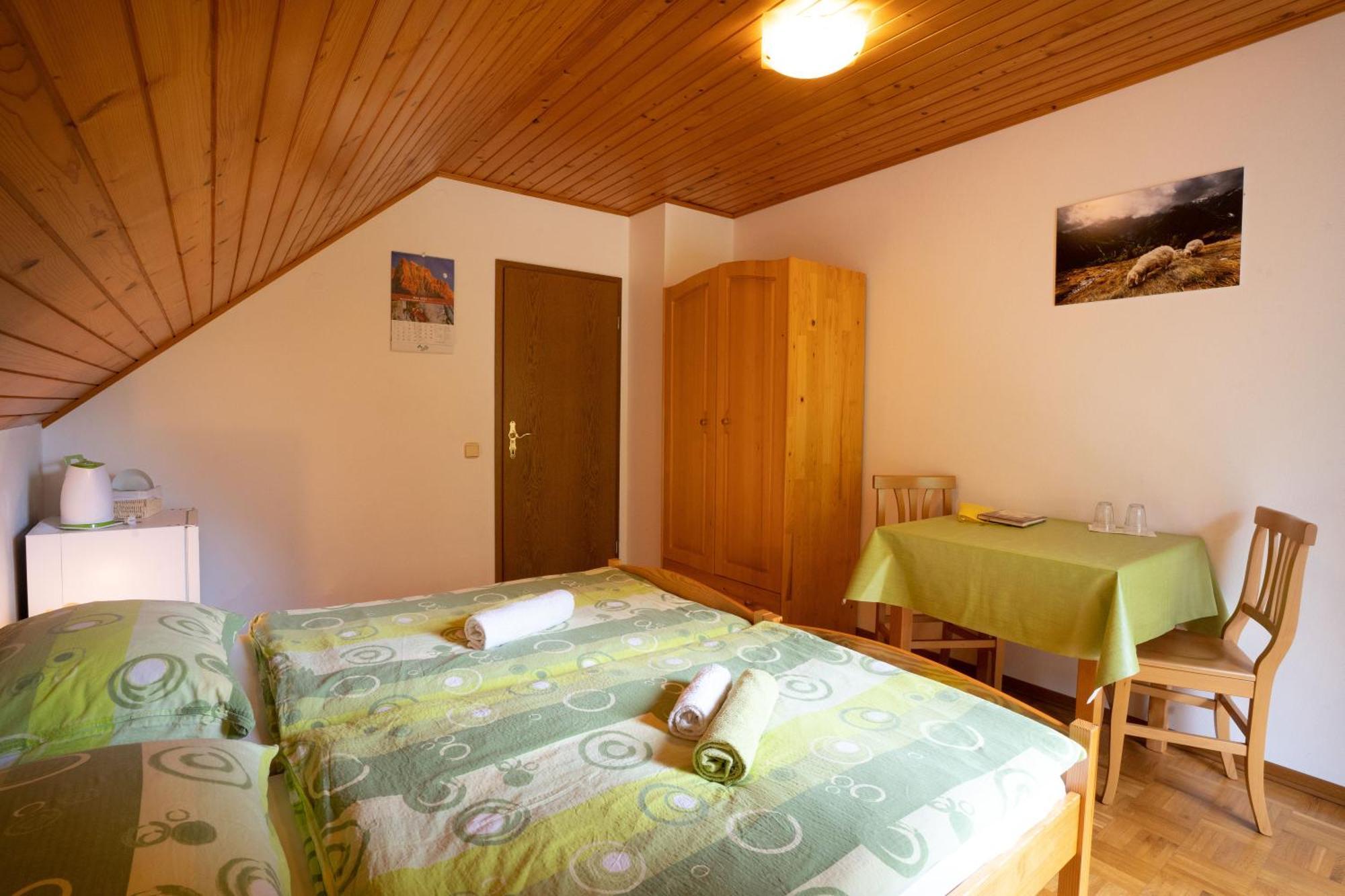 Apartments and rooms Kravanja Trenta Kamer foto