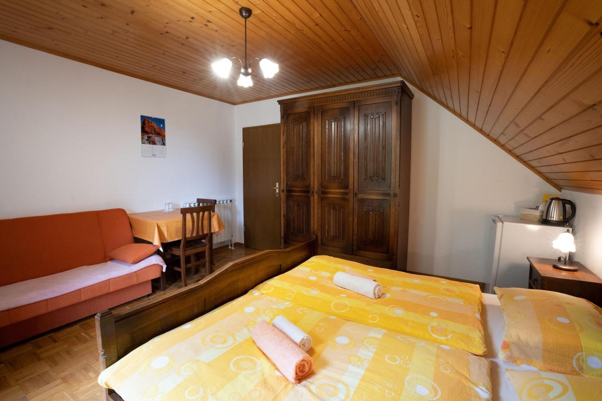 Apartments and rooms Kravanja Trenta Kamer foto