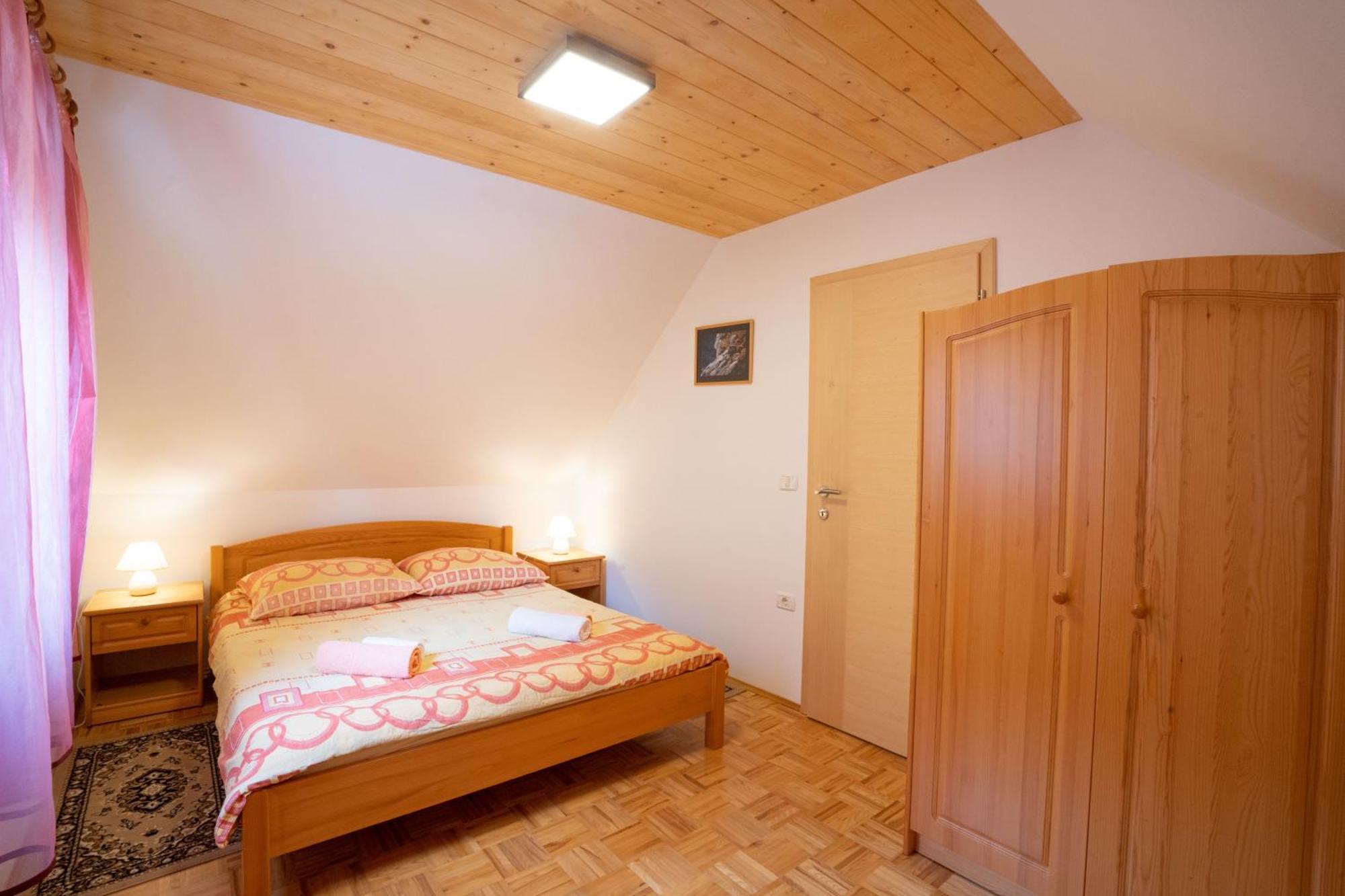 Apartments and rooms Kravanja Trenta Kamer foto